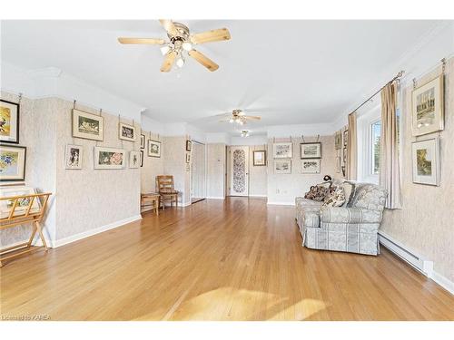 320 Donell Court, Kingston, ON - Indoor Photo Showing Living Room