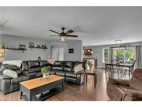 5844 Wilmer Road, Perth Road Village, ON - Indoor Photo Showing Living Room