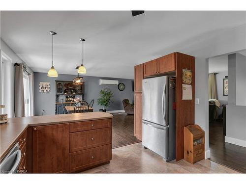 5844 Wilmer Road, Perth Road Village, ON - Indoor Photo Showing Kitchen