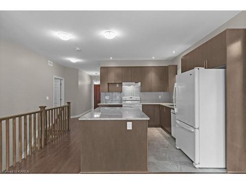 1208 Ashford Place, Kingston, ON - Indoor Photo Showing Kitchen