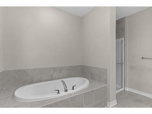 1208 Ashford Place, Kingston, ON - Indoor Photo Showing Bathroom