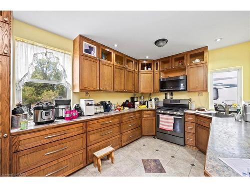 308 Brock Street, Gananoque, ON - Indoor Photo Showing Kitchen