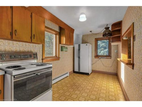 210 Phillips Street, Kingston, ON - Indoor Photo Showing Kitchen