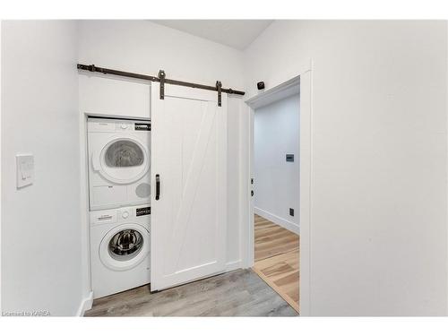 211 Raglan Road, Kingston, ON - Indoor Photo Showing Laundry Room