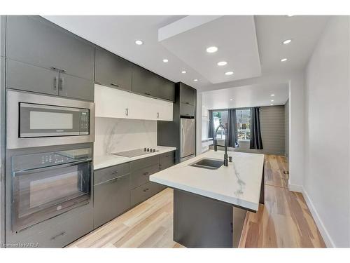 211 Raglan Road, Kingston, ON - Indoor Photo Showing Kitchen With Double Sink With Upgraded Kitchen