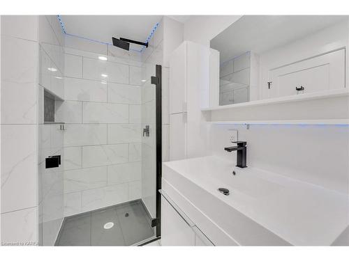 211 Raglan Road, Kingston, ON - Indoor Photo Showing Bathroom