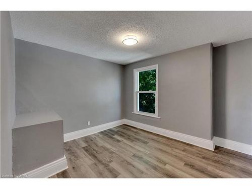 211 Raglan Road, Kingston, ON - Indoor Photo Showing Other Room