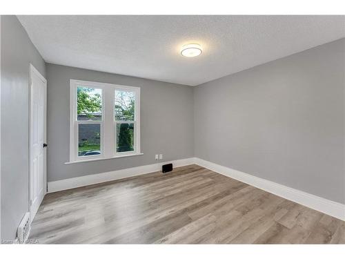 211 Raglan Road, Kingston, ON - Indoor Photo Showing Other Room