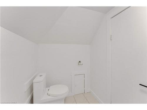 211 Raglan Road, Kingston, ON - Indoor Photo Showing Bathroom