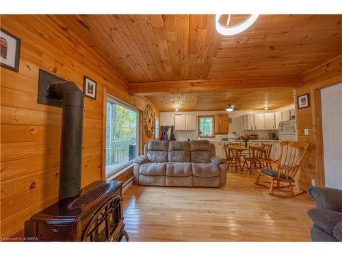 1035 Cozy Ridge Lane, Hartington, ON - Indoor Photo Showing Living Room