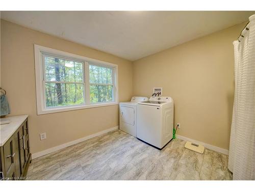 1035 Cozy Ridge Lane, Hartington, ON - Indoor Photo Showing Laundry Room