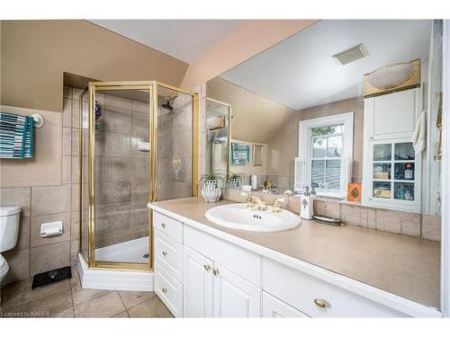 5518 County Road 9, Napanee, ON - Indoor Photo Showing Bathroom