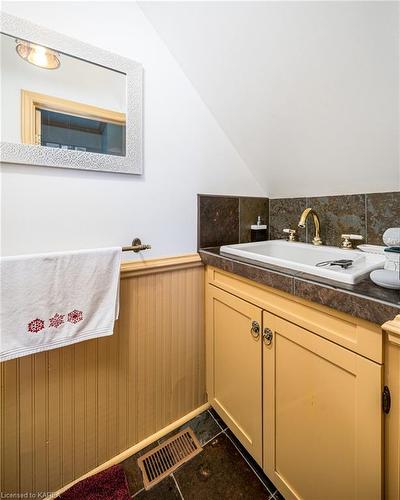 5518 County Road 9, Napanee, ON - Indoor Photo Showing Bathroom