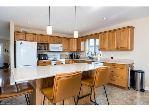 444 Bridge Street W, Napanee, ON - Indoor Photo Showing Kitchen