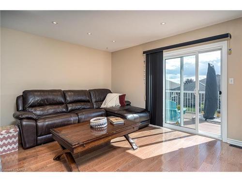 444 Bridge Street W, Napanee, ON - Indoor Photo Showing Living Room