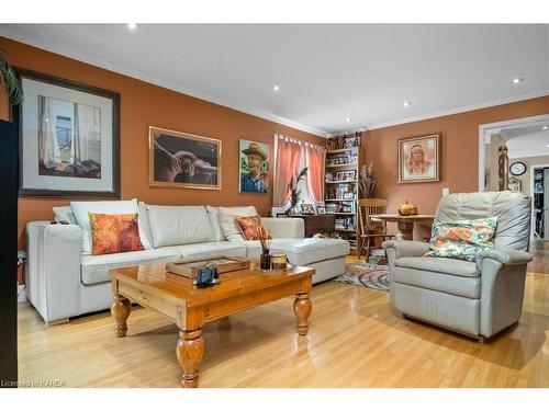 8 Slash Road, Napanee, ON - Indoor Photo Showing Living Room