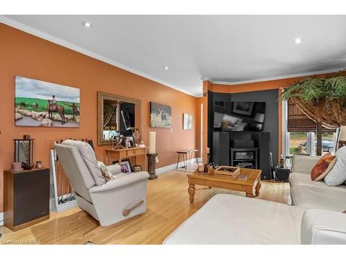 8 Slash Road, Napanee, ON - Indoor Photo Showing Living Room