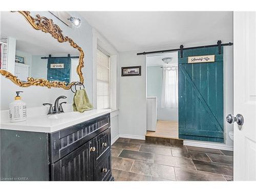 380 Mulville Road, Westport, ON - Indoor Photo Showing Bathroom