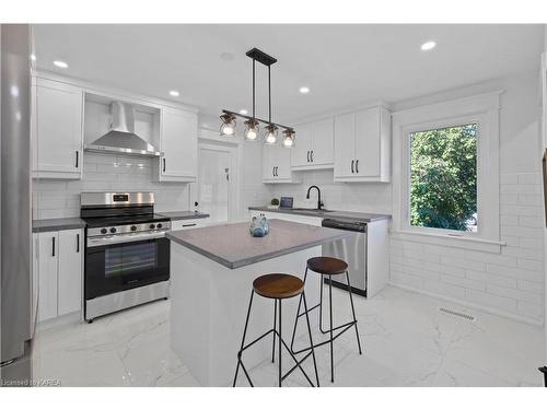 4061 Bath Road, Kingston, ON - Indoor Photo Showing Kitchen