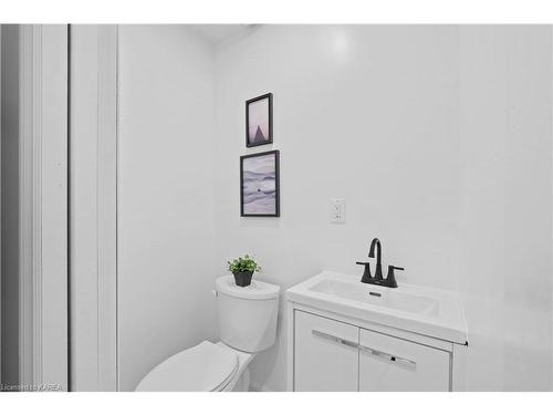 4061 Bath Road, Kingston, ON - Indoor Photo Showing Bathroom