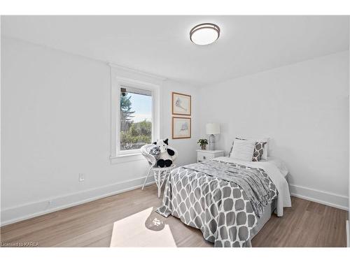 4061 Bath Road, Kingston, ON - Indoor Photo Showing Bedroom