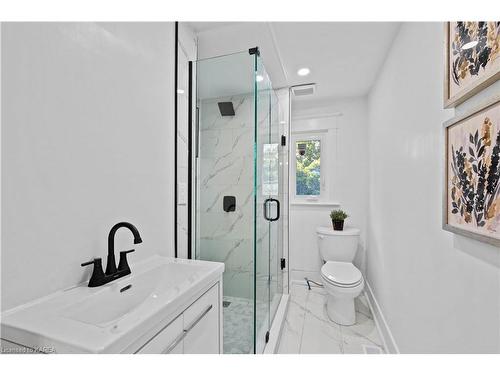 4061 Bath Road, Kingston, ON - Indoor Photo Showing Bathroom