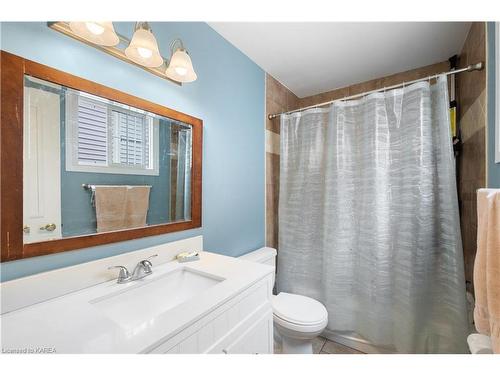 866 Muirfield Crescent, Kingston, ON - Indoor Photo Showing Bathroom