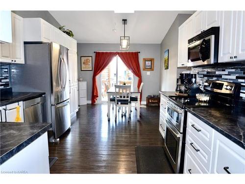 920 Rainbow Crescent, Kingston, ON - Indoor Photo Showing Kitchen With Upgraded Kitchen