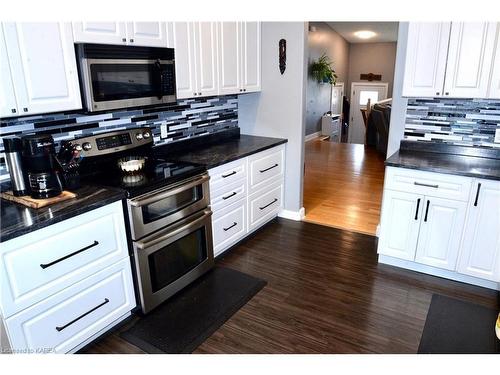 920 Rainbow Crescent, Kingston, ON - Indoor Photo Showing Kitchen