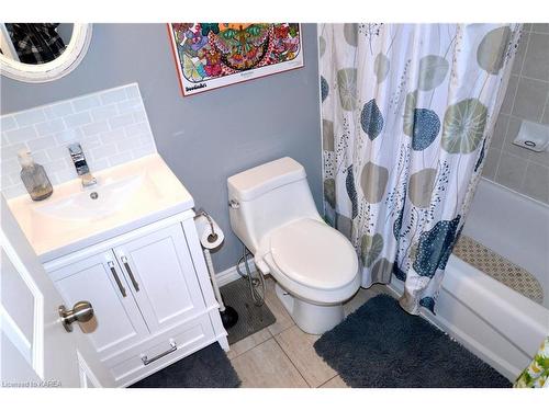 920 Rainbow Crescent, Kingston, ON - Indoor Photo Showing Bathroom