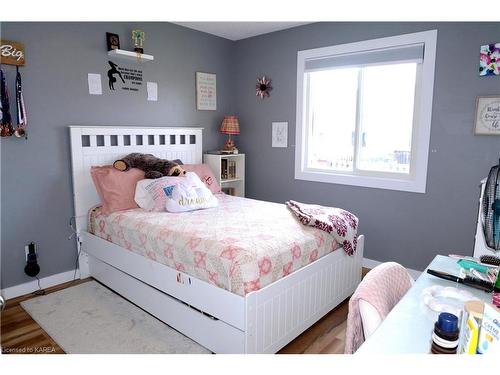 920 Rainbow Crescent, Kingston, ON - Indoor Photo Showing Bedroom