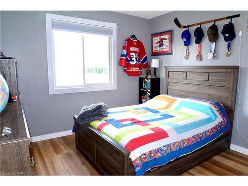 920 Rainbow Crescent, Kingston, ON - Indoor Photo Showing Bedroom