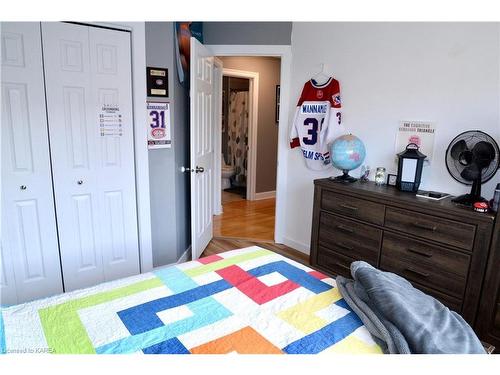 920 Rainbow Crescent, Kingston, ON - Indoor Photo Showing Bedroom