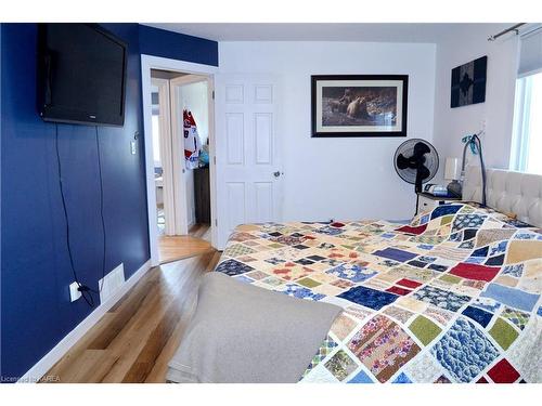 920 Rainbow Crescent, Kingston, ON - Indoor Photo Showing Bedroom