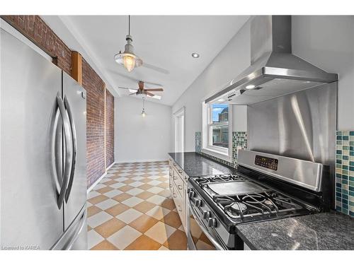 10 Victoria Avenue, Brockville, ON - Indoor Photo Showing Kitchen