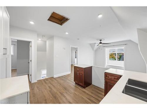 10 Victoria Avenue, Brockville, ON - Indoor Photo Showing Kitchen