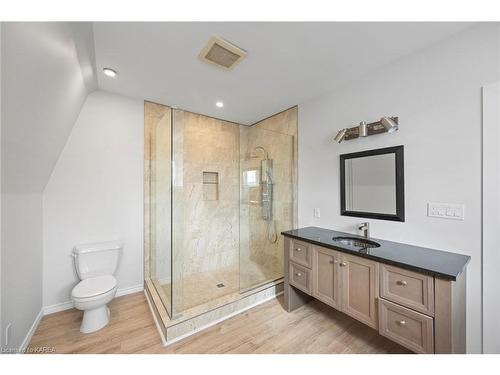 10 Victoria Avenue, Brockville, ON - Indoor Photo Showing Bathroom