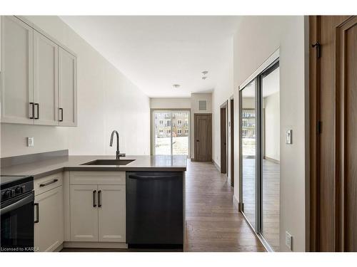 224-2274 Princess Street, Kingston, ON - Indoor Photo Showing Kitchen