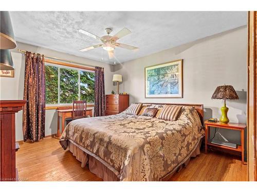 197 Fairway Hill Crescent, Kingston, ON - Indoor Photo Showing Bedroom