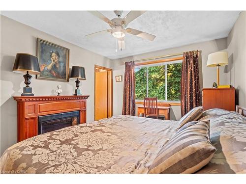 197 Fairway Hill Crescent, Kingston, ON - Indoor Photo Showing Bedroom