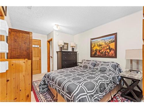 197 Fairway Hill Crescent, Kingston, ON - Indoor Photo Showing Bedroom