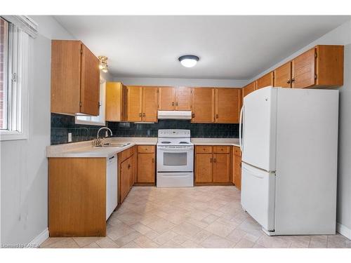 33 Balmoral Court, Kingston, ON - Indoor Photo Showing Kitchen