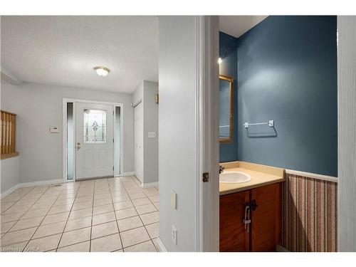 33 Balmoral Court, Kingston, ON - Indoor Photo Showing Bathroom