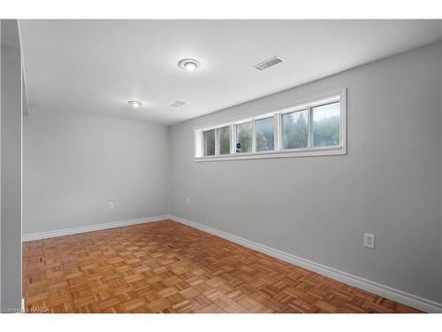 33 Balmoral Court, Kingston, ON - Indoor Photo Showing Other Room