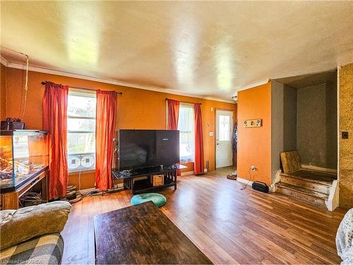 895 Oakview Avenue, Kingston, ON - Indoor Photo Showing Living Room