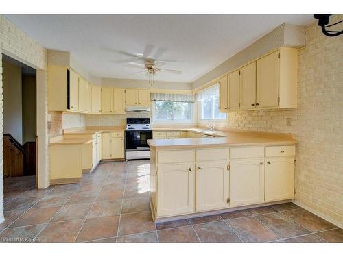 895 Percy Crescent, Kingston, ON - Indoor Photo Showing Kitchen