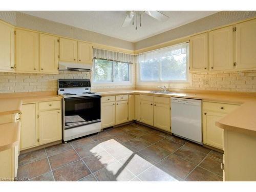 895 Percy Crescent, Kingston, ON - Indoor Photo Showing Kitchen