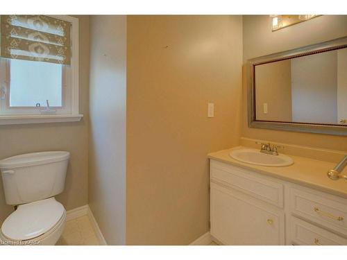 895 Percy Crescent, Kingston, ON - Indoor Photo Showing Bathroom