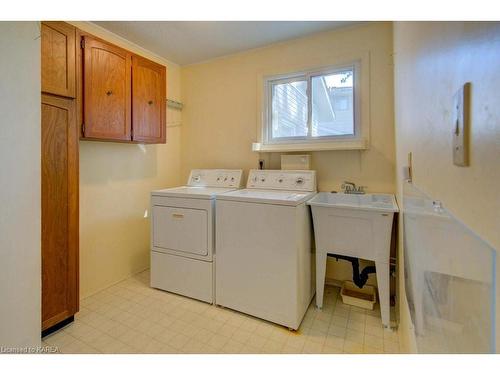 895 Percy Crescent, Kingston, ON - Indoor Photo Showing Laundry Room