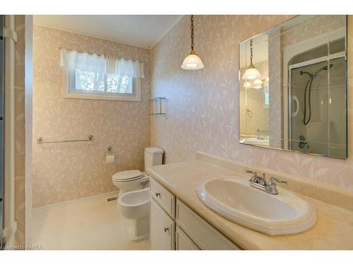 895 Percy Crescent, Kingston, ON - Indoor Photo Showing Bathroom